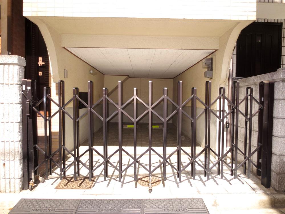 Parking lot. Appearance (October 2013) Shooting