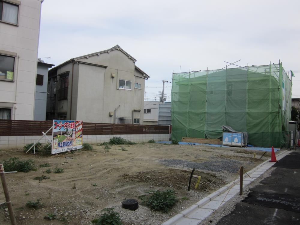 Local land photo. The south side is the road