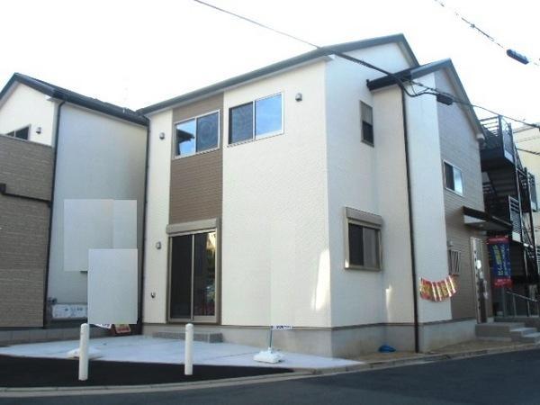 Local appearance photo. 5 minutes glad station walk even a busy morning