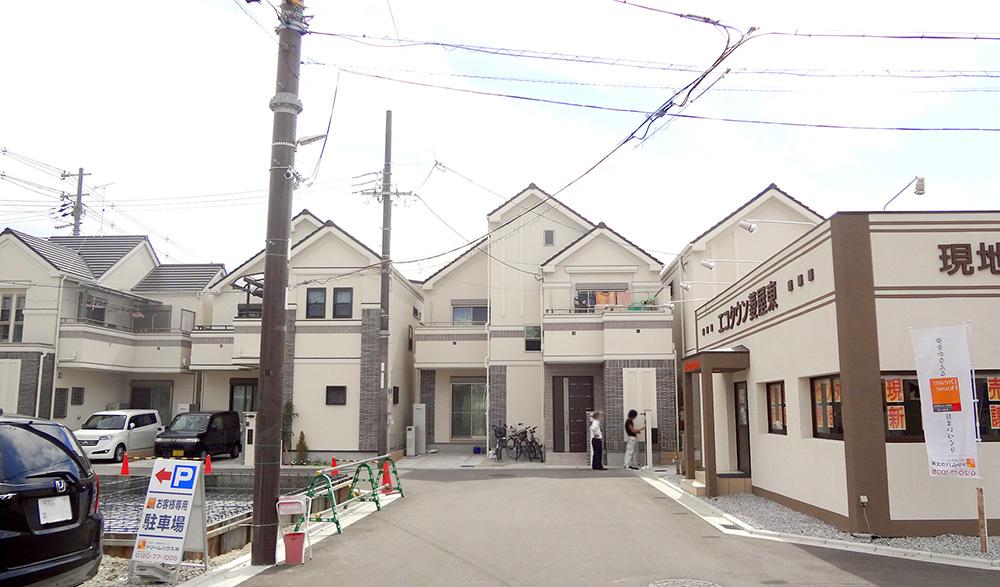 Local photos, including front road. Local (10 May 2012) shooting