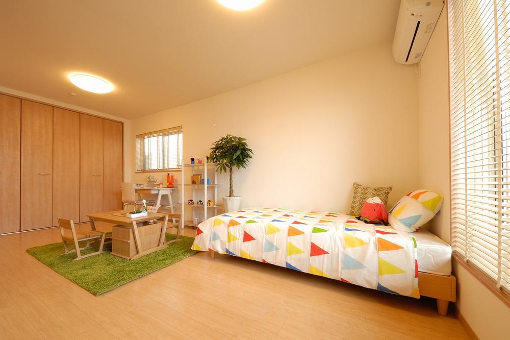 Model house photo. Unlike in the apartments and rent, Detached If sound Playing children also not have to worry about the neighbors OK.