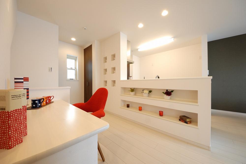 Model house photo. Kitchen side Mrs. corner. As a shared PC space of the family, Also suitable as study space for children.