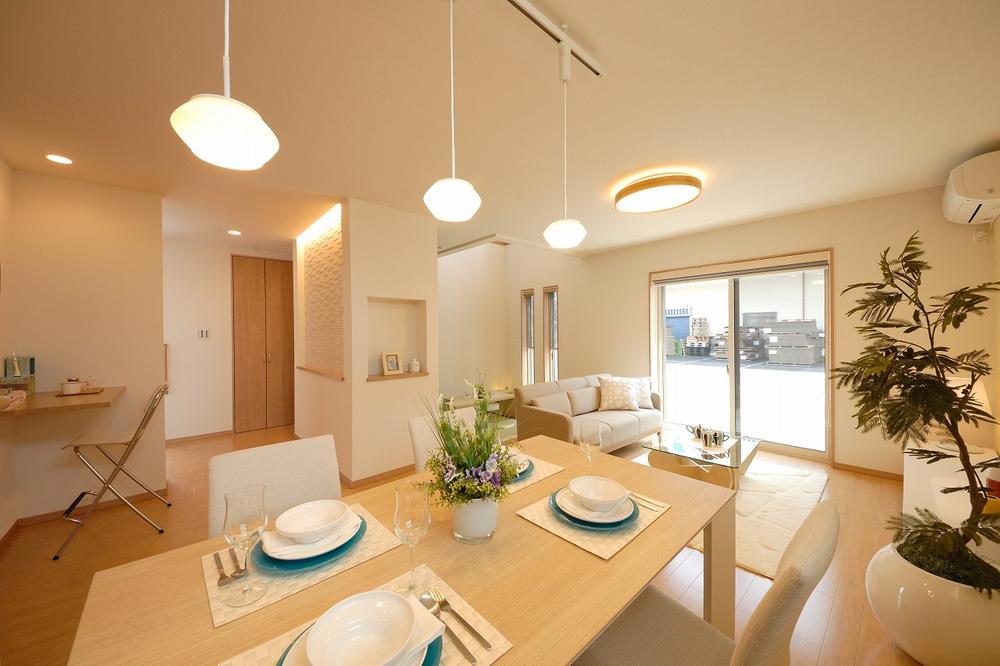 Building plan example (introspection photo). Living dining model house plan. There are three tatami tatami corner of 18.2 quires of LDK. Best as the location of the place and take a nap the children play.