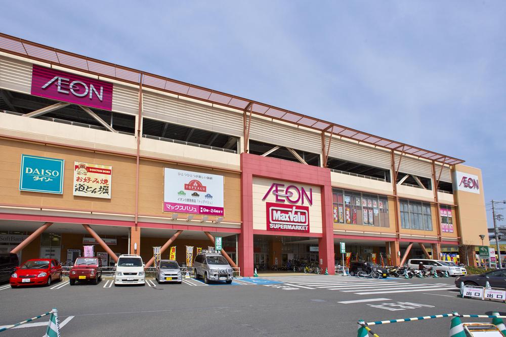 Shopping centre. 1200m until the ion Town Higashi Osaka