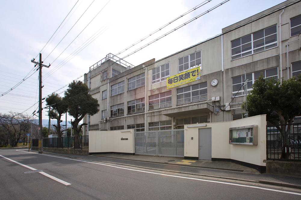 Junior high school. 1200m until the municipal shield Tsuhigashi junior high school