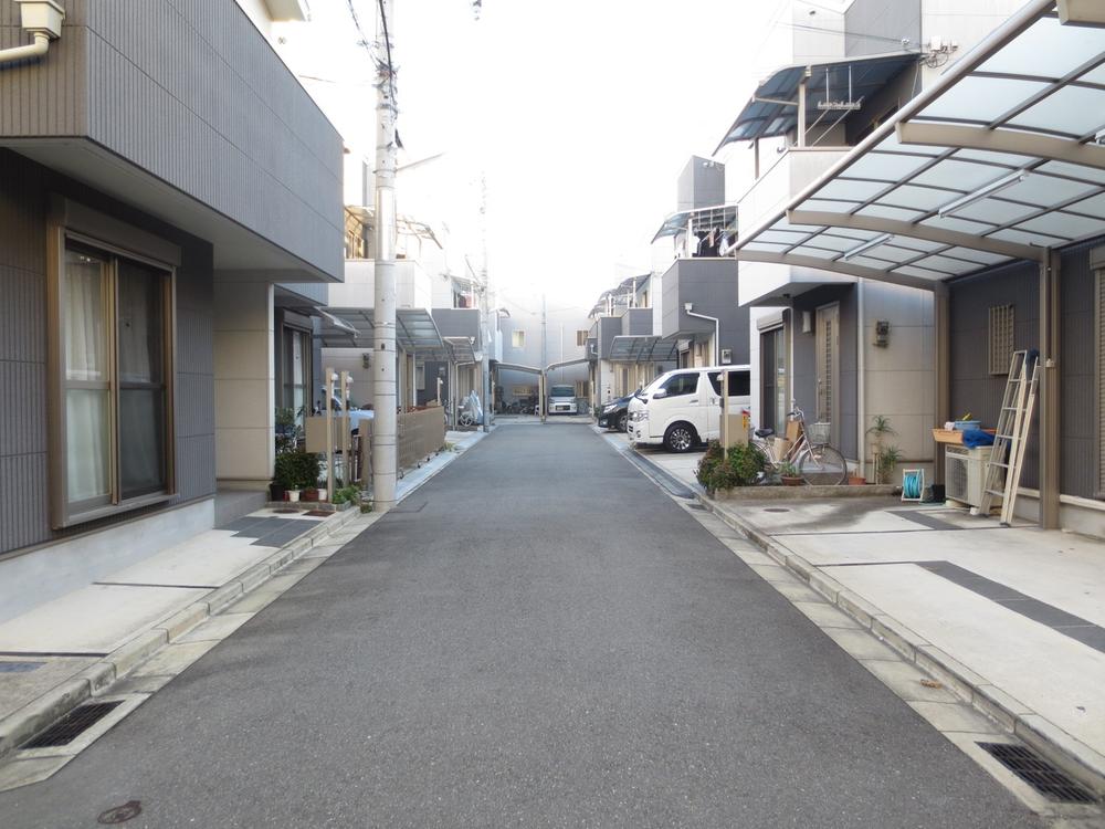 Local photos, including front road. Local (11 May 2013) Shooting