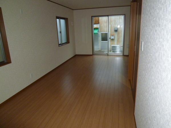 Living. Airy living room conversation of family bouncy