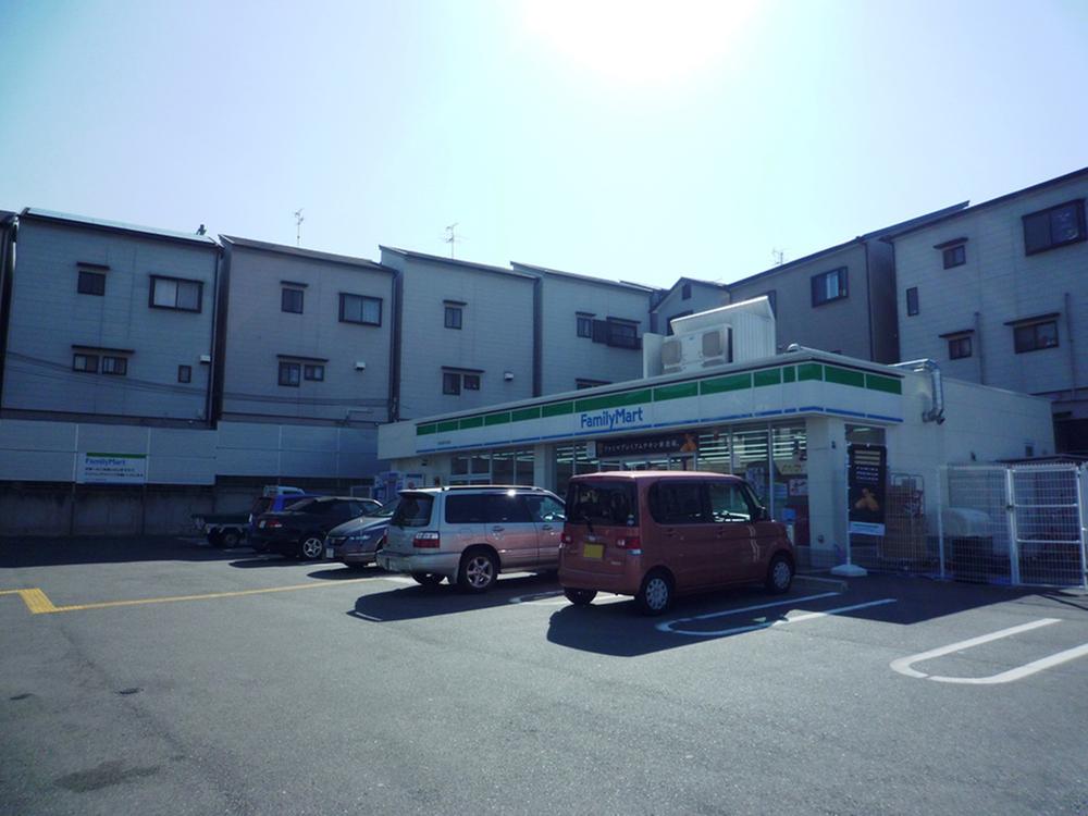 Convenience store. 631m to FamilyMart Higashi Nakaishikiri shop