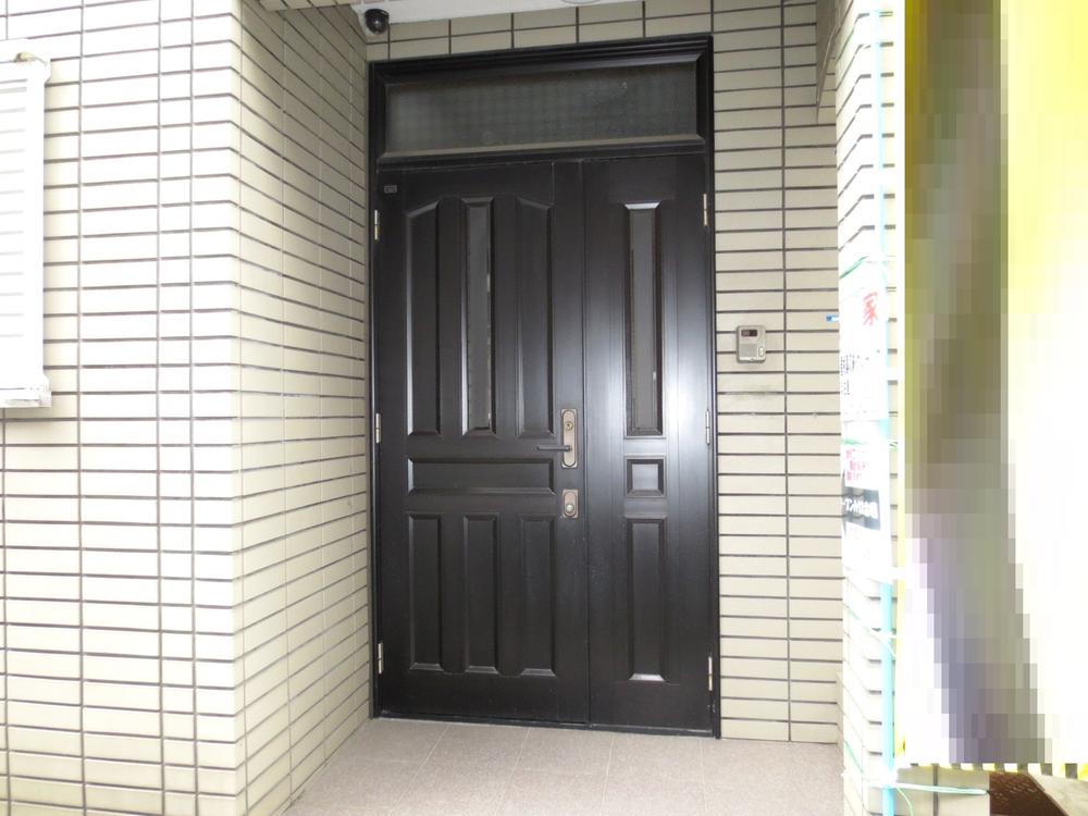 Entrance. Local (10 May 2013) Shooting