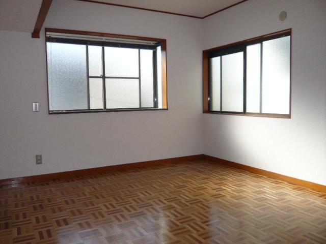 Non-living room. Indoor (10 May 2013) Shooting