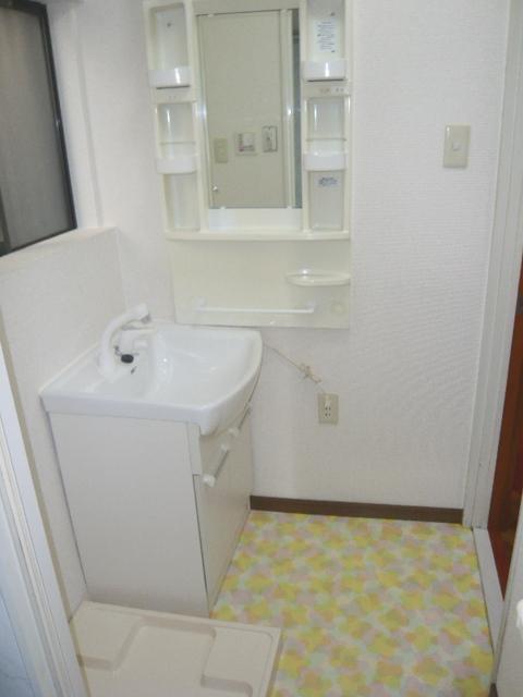 Wash basin, toilet. Indoor (10 May 2013) Shooting