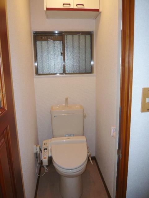 Toilet. Indoor (10 May 2013) Shooting