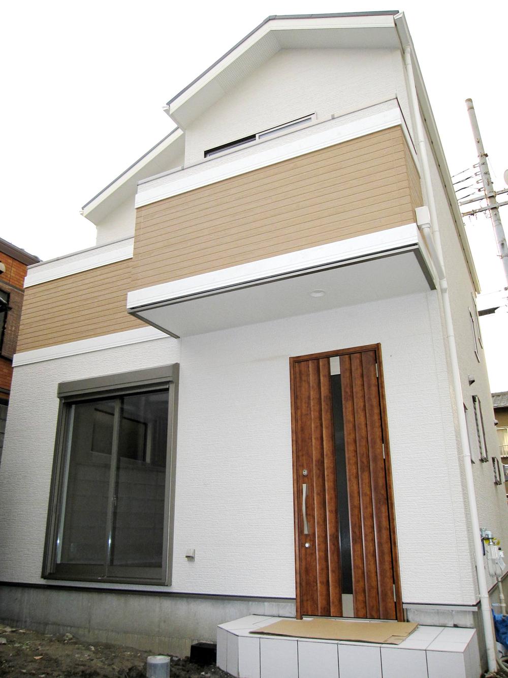 Local appearance photo. No. 1 land under construction