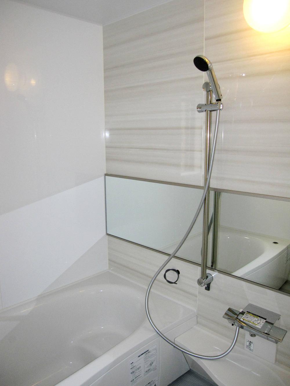 Bathroom. Unit bus in which the white tones (1 pyeong type) heals tired of one day in mind and body both.