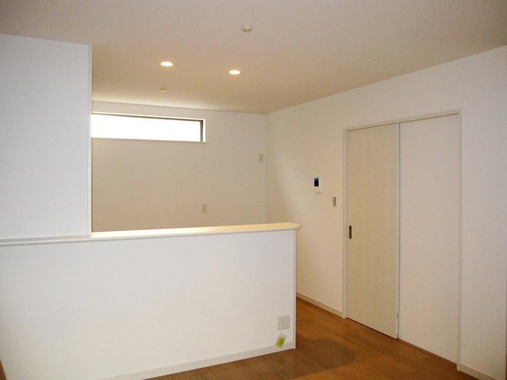 Same specifications photos (living). Installation down-light face-to-face kitchen for us is the light of gently.