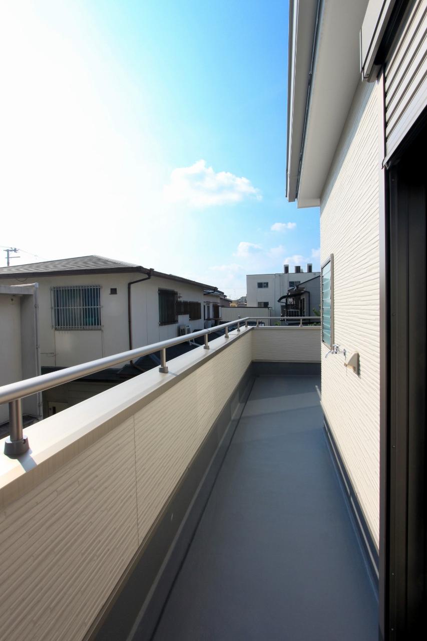 Balcony. (Same specifications photo)