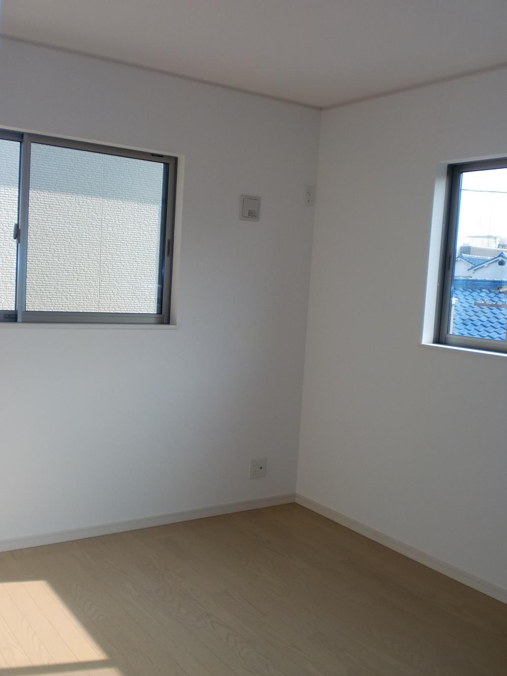 Non-living room. (Same specifications photo)