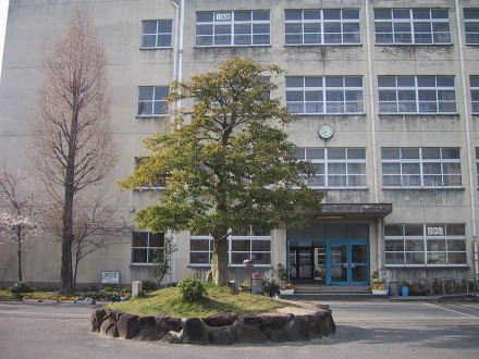 Junior high school. Higashi Osaka Municipal Wakae until junior high school 1140m