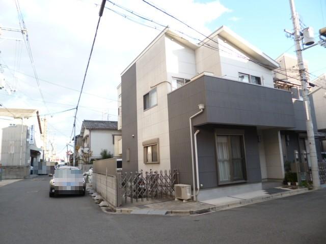 Local photos, including front road.  ☆ Spacious 6.4m road