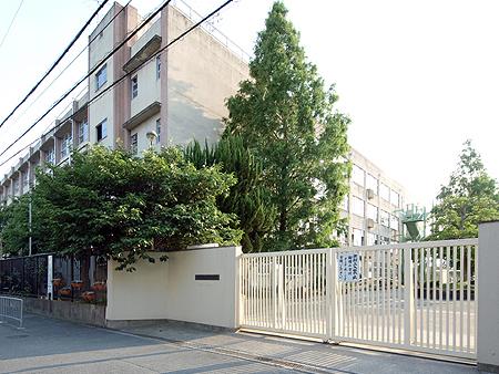 Junior high school. Higashi Osaka Municipal Wakae until junior high school 1166m