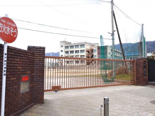 Junior high school. Higashi-Osaka City Maioka until junior high school 135m