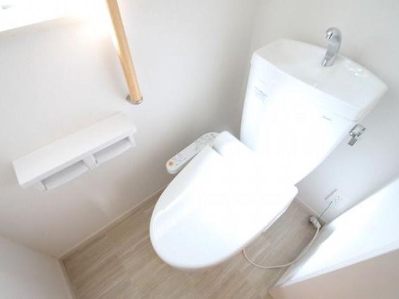 Toilet. So as not to overlap with toilet in the morning of the busy time zone, Yes installed on the first floor and the second floor.  [Other construction site]