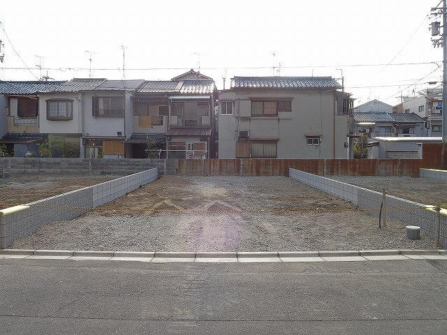 Local photos, including front road.  ■ There are no high-rise buildings in the vicinity ■