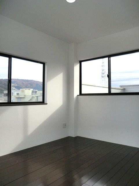 Non-living room. Indoor (12 May 2011) Shooting