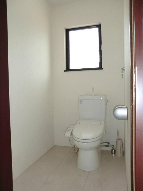 Toilet. Indoor (12 May 2011) Shooting