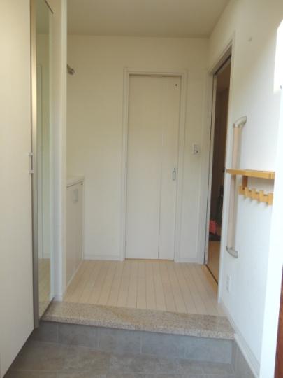 Entrance. Local (11 May 2013) Shooting