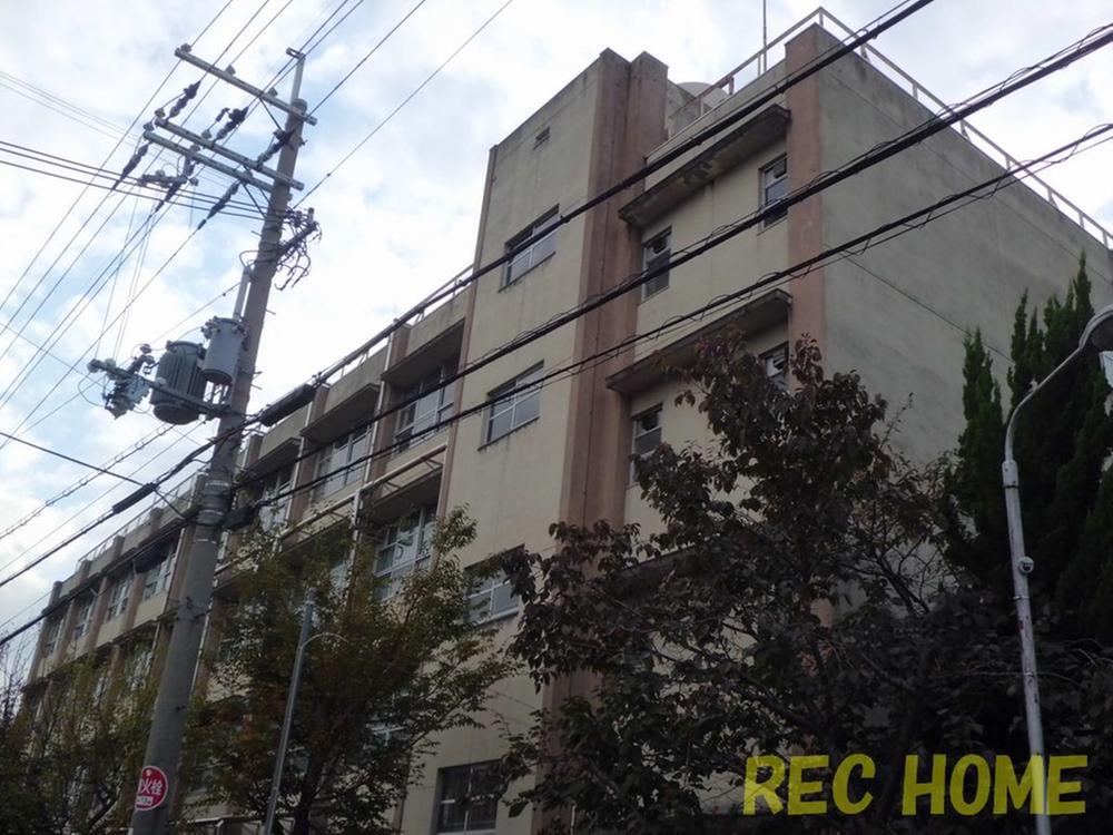 Junior high school. Higashi Osaka Municipal Wakae until junior high school 1317m