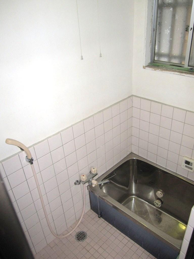 Bathroom. Indoor (10 May 2013) Shooting