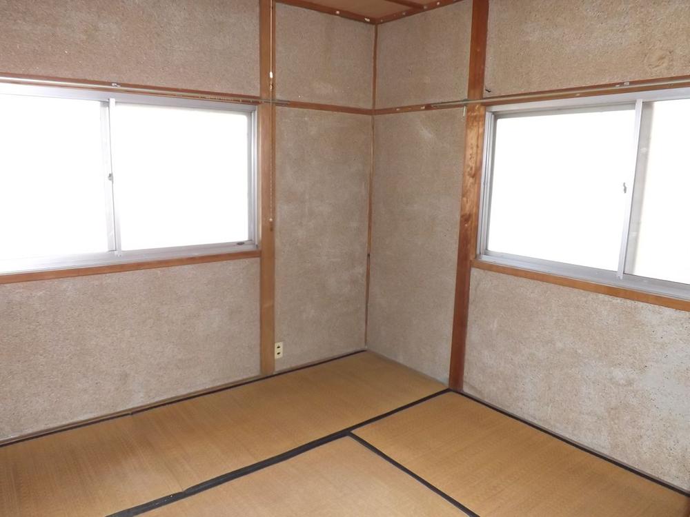 Non-living room. Indoor (2013 9) Shooting, Second floor Japanese-style room, Bright good location even without wearing the electrical