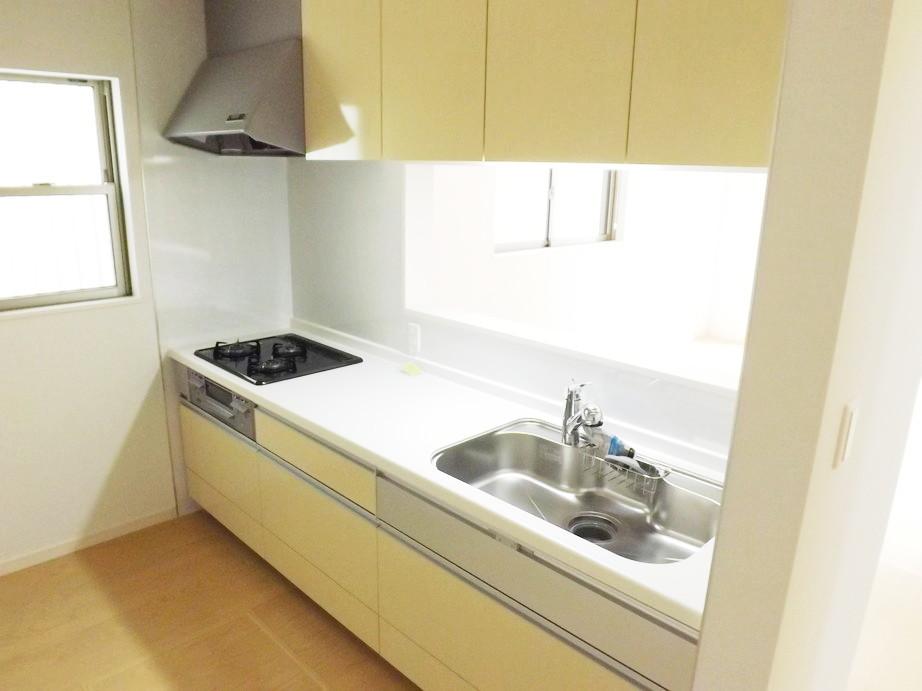 Kitchen. Local photo (kitchen) Slide storage, Water purification function shower faucet