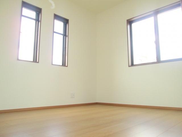 Non-living room. Also good day with two faces lighting!