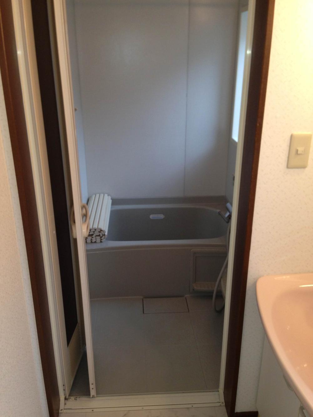 Bathroom. Indoor (11 May 2013) Shooting