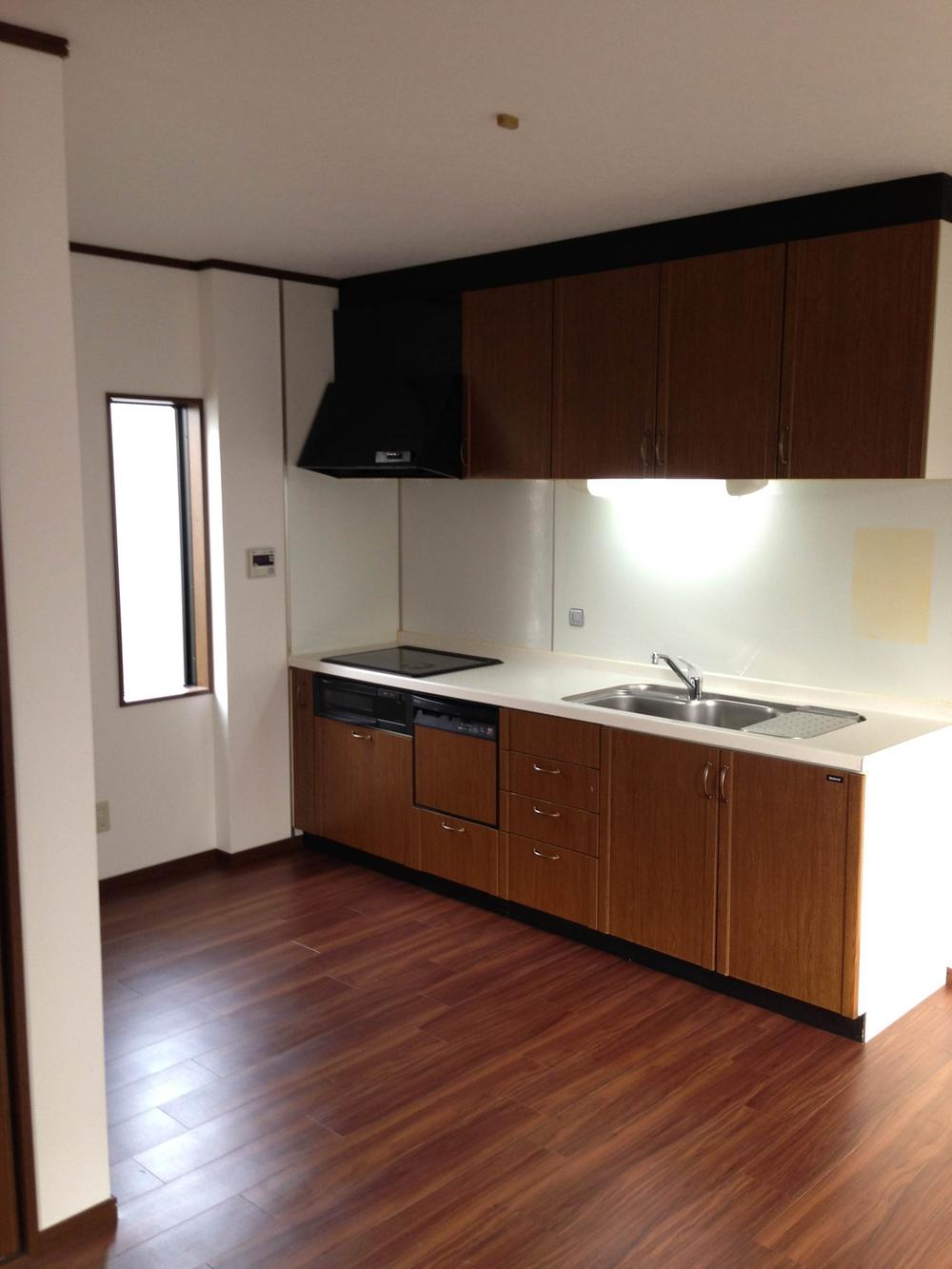 Kitchen. Indoor (11 May 2013) Shooting