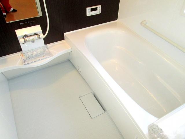 Same specifications photos (Other introspection). This bath was loose