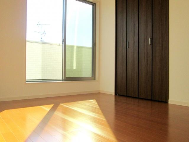 Non-living room. There are all rooms 6 quires more