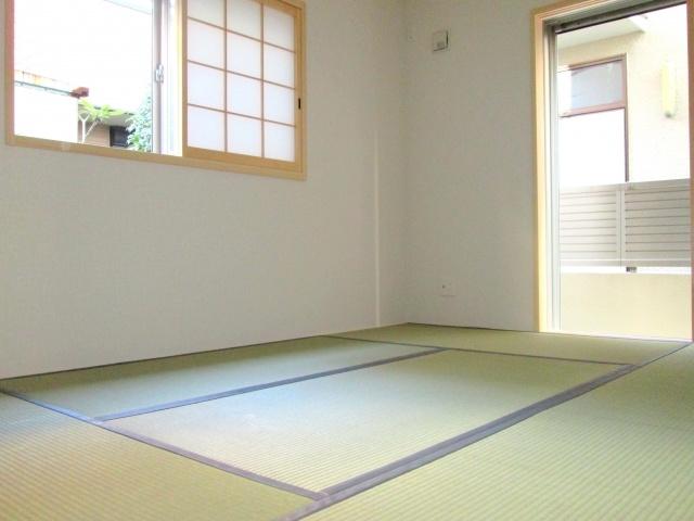 Non-living room. It is calm Japanese-style room