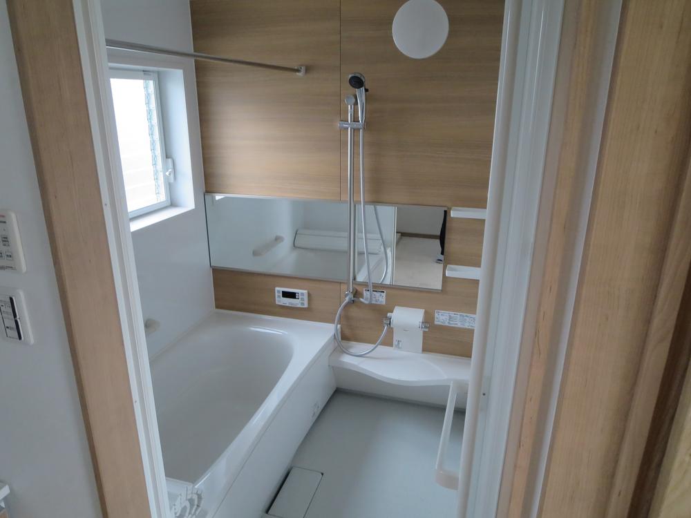 Bathroom. Local (11 May 2013) Shooting