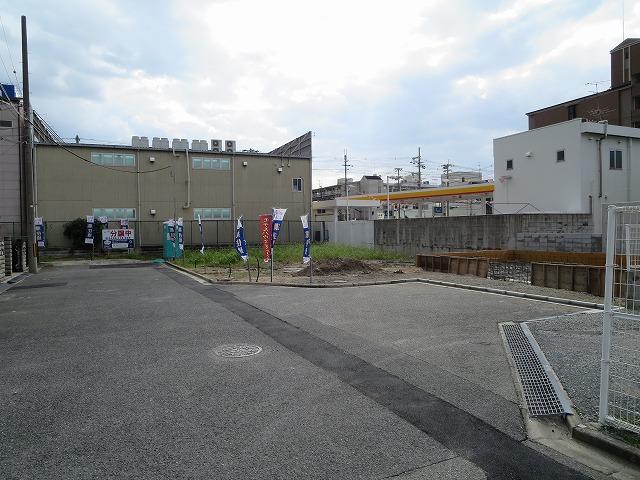 Local photos, including front road. Local (11 May 2013) Shooting