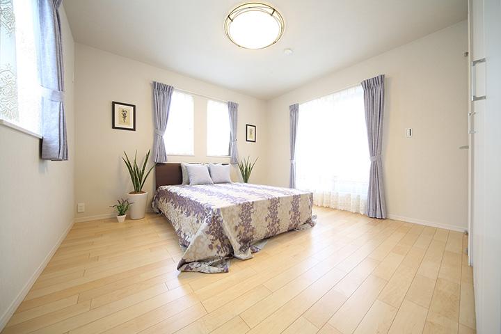 Non-living room. Master bedroom