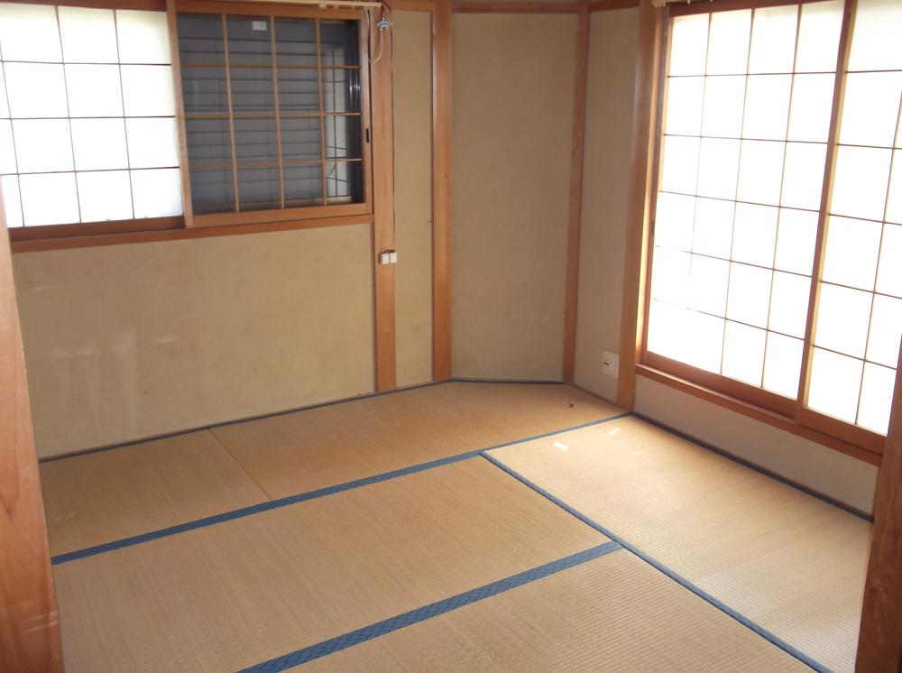 Non-living room. Second floor Japanese-style room (balcony side)