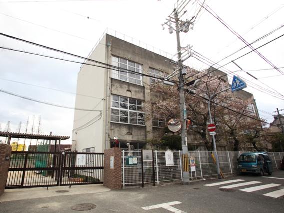 Primary school. Higashi Osaka Municipal pilfered up to elementary school 563m
