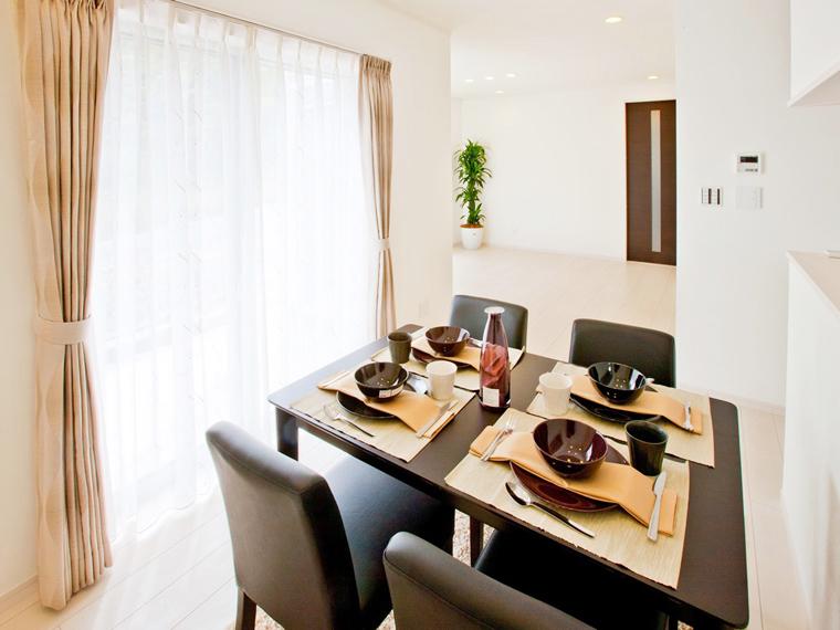 Living. Family bright carefree LDK space that everyone gather with nature.  [Other construction site]