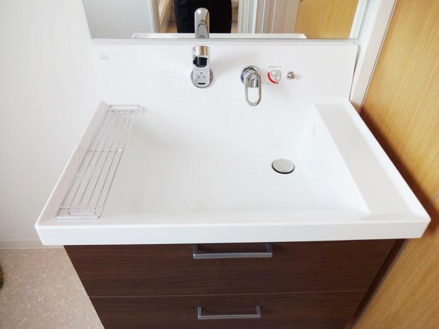 Wash basin, toilet. Care is also ease of use is also excellent.  [Other construction site]