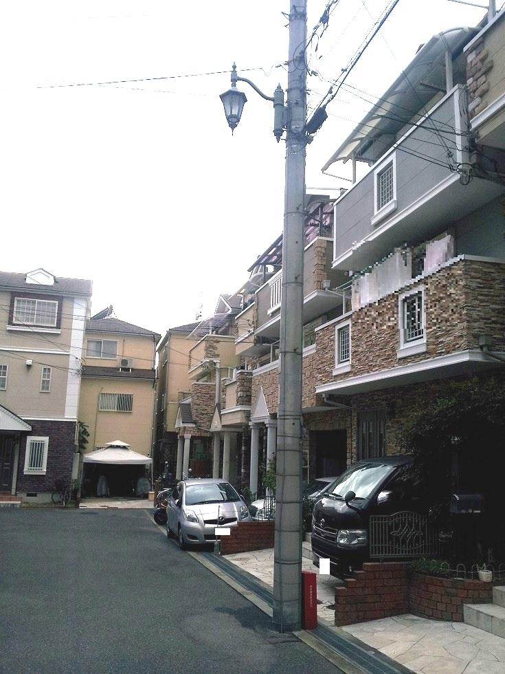 Local photos, including front road. Width about 6m on the south side! 