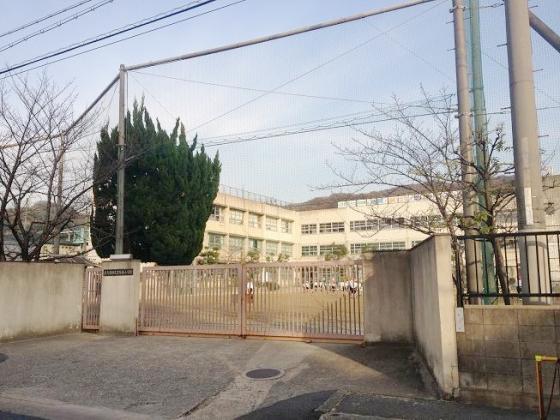 Primary school. Higashi-Osaka Tatsuana building 衙小 466m to school