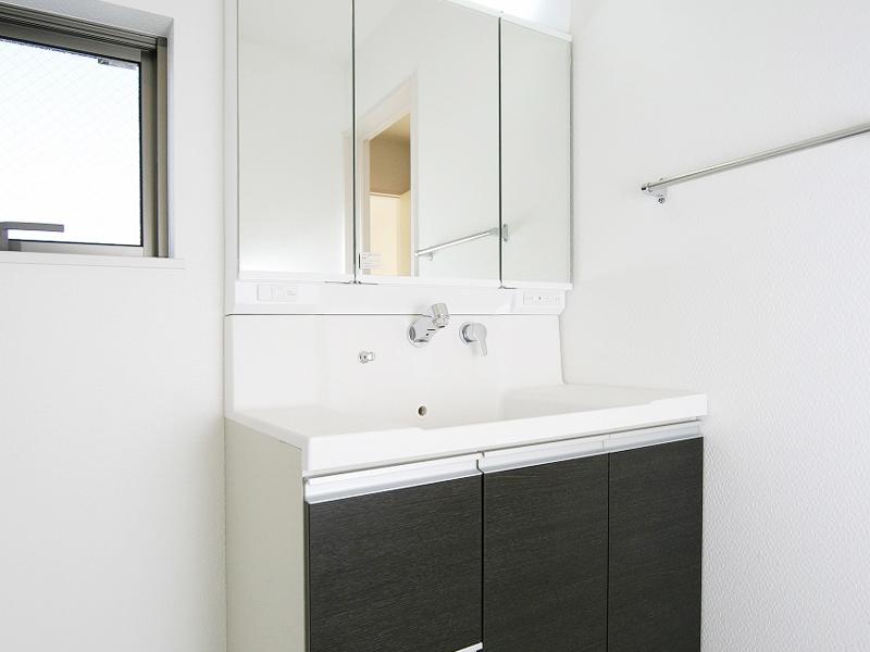 Wash basin, toilet. Other construction site